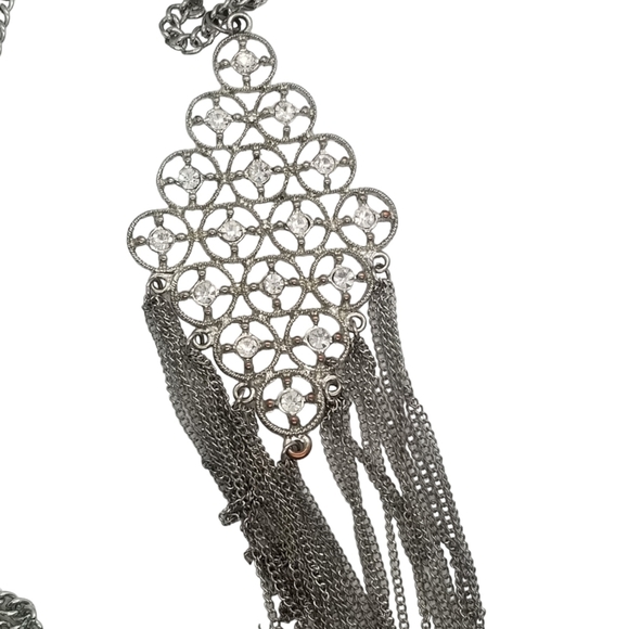 VINTAGE LONG SILVERTONE CHAIN & CRYSTAL DETAILED FRINGE PENDANT NECKLACE - Picture 3 of 6